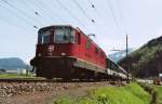 Re 4/4 II 11136 bei Schwyz im Sommer 2006.  ...