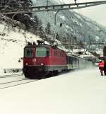 Die Re 4/4 II 11254 durchfährt im Februar 2005 mit ... Die Re 4/4 II 11254 durchfährt im Februar 2005 mit ...