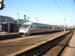 Einfahrt eines IC´s mit Schublok 101 100-6 in Stuttgart HBF ...