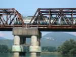 Eine E 646 f�hrt am 14.8.2007 mit einem Regionalzug �ber ...
