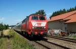218 156 mit IC 2085 in Wildpoldsried (15.08.2007)  ...