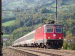 Re 4/4 II 11222 mit EC nach Milano bei Steinen ...