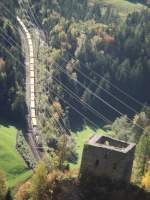 Derselbe Zug mit den BLS-Re 4/4 im unteren Teil der ...