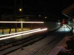 Ein G�terzug f�hrt am Abend des 4.01.2007 durch G�schenen.  ...
