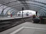 berlin-hauptbahnhof-lehrter-bahnhof Berlin Hauptbahnhof am 4 April 2006
S Bahn kommt