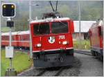 strecke-oberland-ch-di Zugskreuzung in Castrisch mit Ge 6/6 II 701 'R�tia'. (04.10.2007)