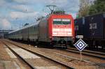 06.10.2007 101 140-2 bei der Durchfahrt mit EC 175 im ...