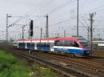 Ein Triebwagen der Prignitzer Eisenbahn PEG bei der Einfahrt in ...