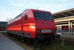 Die 145 057-6 wartet ...  Stefan Pavel 19.07.2004
