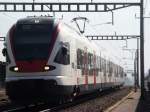 RABe 523 010 als S2 nach Zug bei der Einfahrt ...