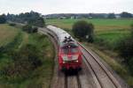 218 156 mit IC 2085 vor Buchloe (21.08.2007)  ...