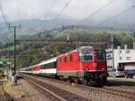 Re 4/4 II 11121 mit IR 2275 bei Steinen am ... Re 4/4 II 11121 mit IR 2275 bei Steinen am ...