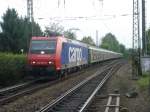 Mit gem�chlichem Tempo zieht 482 029-6 ihren Sonderzug durch Gundelfingen ...