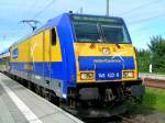 146 522-8 steht mit Zug X 80004 am Bhf. Warnem�nde ...
