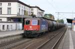 421 396 mit Kesselwagen f�hrt von Hamburg kommend durch Ludwigslust. ...