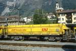 guterwagen RhB - Fau 8767 am 30.05.1993 in Samedan - Selbstentladwagen mit Kippvorrichtung, Einmuldenkipper 4-achsig mit 1 offenen Plattform - �bernahme 05.08.1991 - NEVAG - Gewicht 21,42t - Zuladung 34,00t - L�P 10,44m - zul�ssige Geschwindigkeit 80/B km/h - Logo RhB in italienisch.
