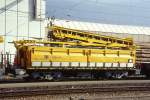privatfahrzeuge RhB/M�ller AG - Fau 8768 am 16.10.1999 in Landquart - Selbstentladwagen mit Kippvorrichtung, Einmuldenkipper 4-achsig mit 1 offenen Plattform - �bernahme 12.08.1991 - NEVAG - Gewicht 21,48t - Zuladung 34,00t - L�P 10,44m - zul�ssige Geschwindigkeit 80/B/C km/h -  ohne Logo RhB - Lebenslauf: ex RhB Fau 8768 - 1999 RhB/M�ller AG Fau 8768.

