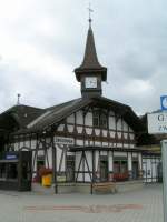 Bahnhofsgeb�ude von Zweisimmen. 03.08.07 ...  De Rond Hans und Jeanny 16.10.2007