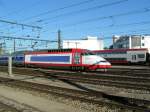 Zugende des einfahrenden TGV ...  De Rond Hans und Jeanny 16.10.2007