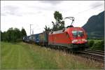 9181 6 182 015-8-D-DB bringt beim Kloster Reisach einen Kombizug ...