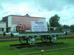  Flachwagenmonument am Gel�nde der IH-Ost Servicestelle (Bahnbetriebswerk Hafenbahnweg); (Fotografiert aus ...
