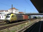 ES 64 U2 009 von TXL durchf�hrt mit einem G�terzug ...