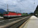br-1144 1144 220 und eine weitere 1144 vor einem G�terzug am 31.7.2007 in Brixlegg.
