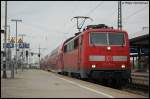 111 176-4 f�hrt am 06.09.07 mit einer Doppelstockwagen-Garnitur in den ...