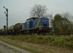 Die MWB V 1702 mit einem Kesselwagenzug auf den Weg ...