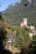 Ruine Campi in der Schinschlucht zwischen Thusis und Tiefencastel mit ...
