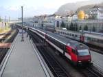 IC aus Brig bei der Einfahrt in Spiez am 3.11.2007 ...