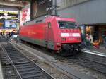 101 001 jetzt in verkehrsorientrot in M�nchen Hbf am 04.11.2007. ...