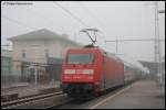 101 067-7 steht am nebligen Morgen des 31.10.07 mit IC ...