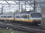Ein Sprinter f�hrt in den Bahnhof Amsterdam Centraal ein (29.10.2007) ...
