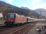 Re 4/4 II 11201 mit IR nach Norden bei der ...