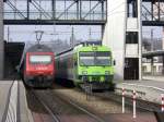 Re 460 026 und ein 932 der BLS in Spiez ...