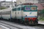 E646 147 mit dem Personenzug von Sapri nach Napoli Central ...