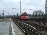 185 270 mit einem G�terzug am 22.11.2007 durch G�ttingen (HG) ...