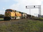 Burlington Nothern and Santa Fe BNSF Die BNSF Loks 9873 und 9489 mit einem G�terzug am 21.11.2007 in Sealy (bei Houston, Texas).