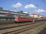 BR 111 mit Zugen 111 186 am 14.08.2007 bei der Ausfahrt aus Regensburg.