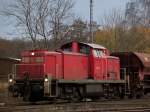 BR 295 295 067-3 rangiert ein paar Schotterwagen in Bad Harzburg (22.11.2007)