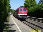 BR 232 mit Zugen 232 690, die letzte orientrote 232, durchf�hrt mit einem G�terzug am 19.5.2007 die Haltestelle Ludwigsh�he.
