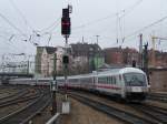 IC-Zuge und IC-Wagen Ein InterCity verl�sst den Bahnhof Ulm Hbf, gezogen von einer 234er. Aufgenommen am 24.November 2007