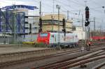 Zu sehen sind das neue Parkhaus und das Stellwerk in ...