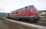 221 135-7 auf einer �berf�hrungsfahrt mit einem Wagen der sie ...