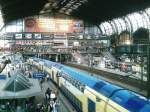 Hamburg Hbf am 20.08.2007 mit Metronom im Vordergrund  ...