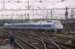 TGV Reseau w�hrend ein Probefahrt und ein unvorsichtige Photograf in ...