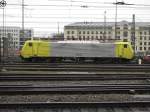 Die ES 64 F4-033 am 01.12.2007 in M�nchen HBF auf ...