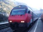 IC Brig-Romanshorn beim Halt in Kandersteg am 2.11.2007. Im F�hrerstand ...