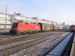 1116 025 durchf�hrt mit einem G�terzug am 21.12.2007 Regensburg.  ...